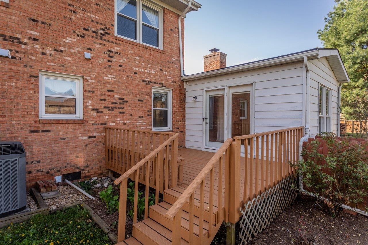 25 EMERY ST