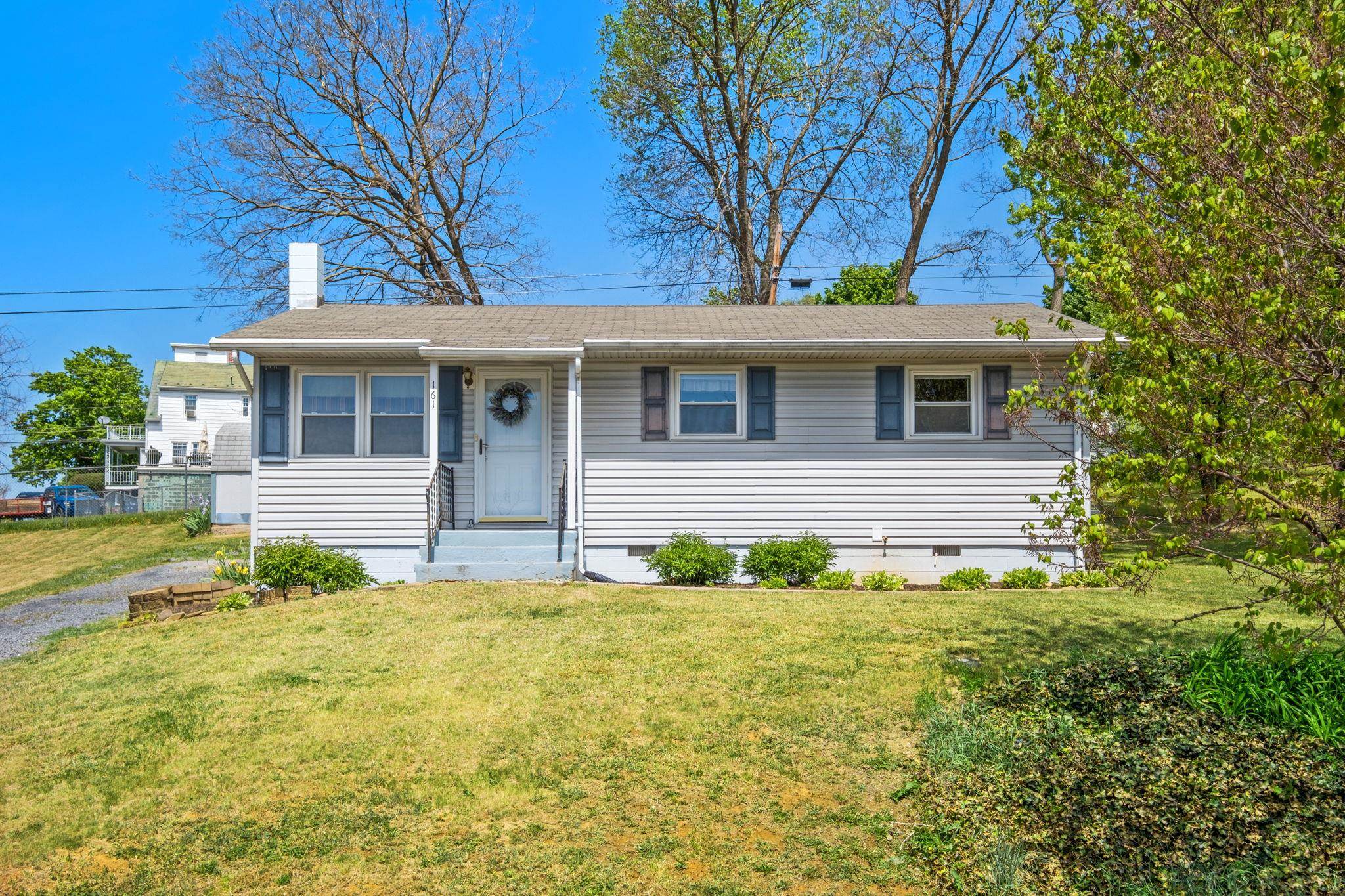161 E RIVERSIDE DR