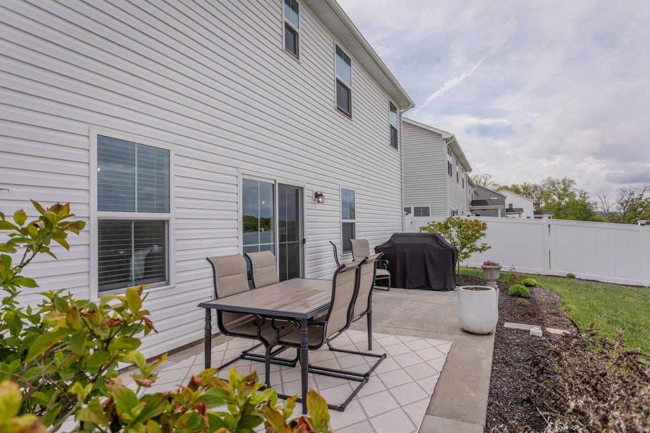 2750 RIDGE HAVEN DR