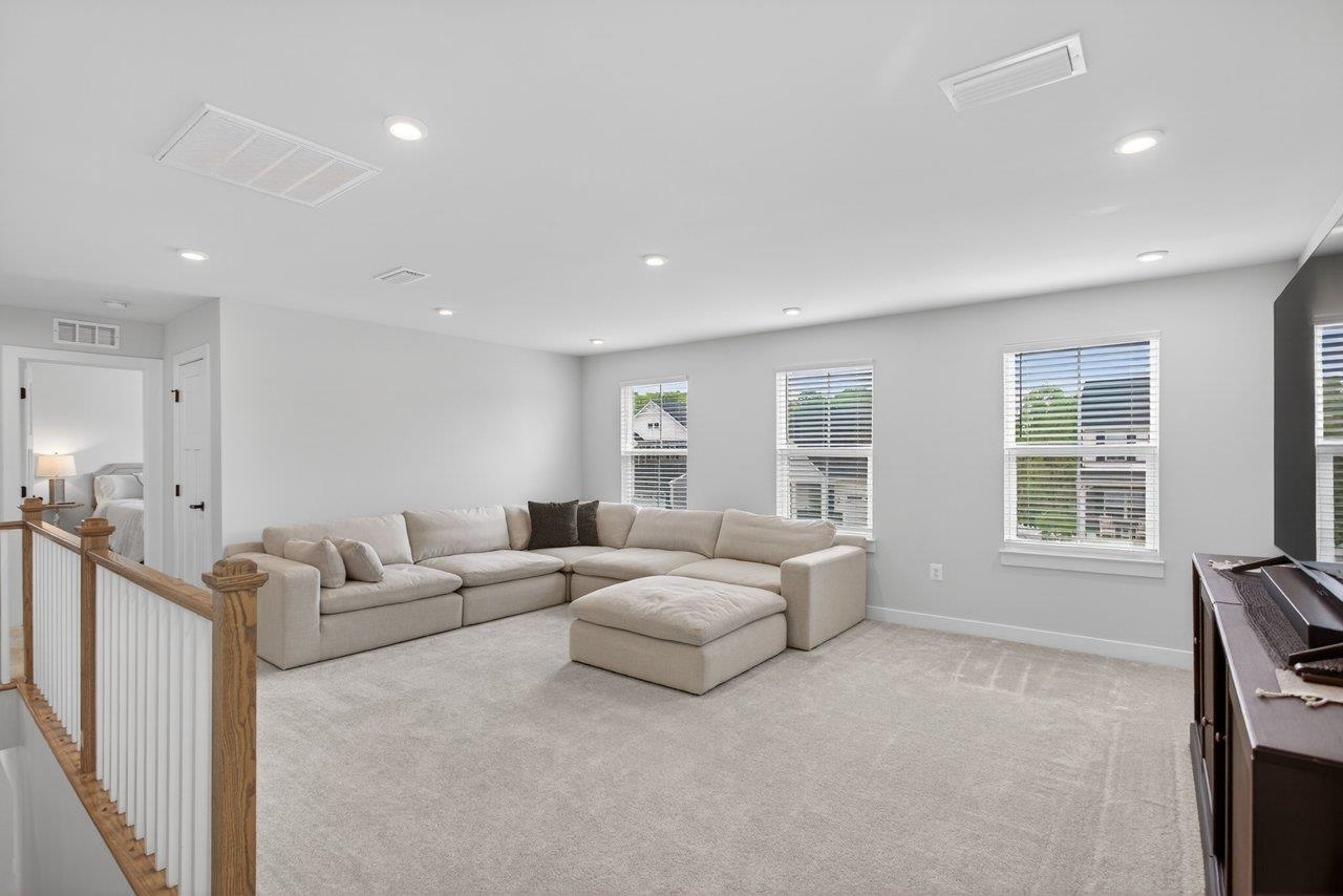 2750 RIDGE HAVEN DR