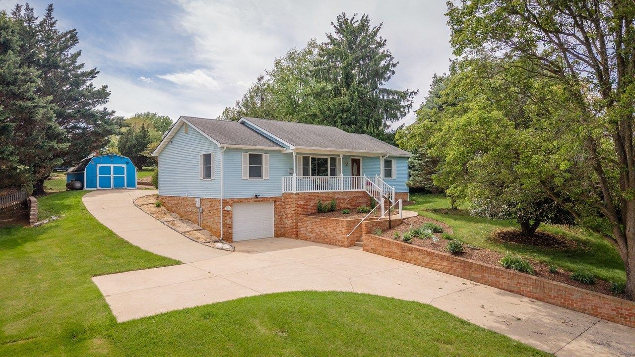 3373 LAKEWOOD DR