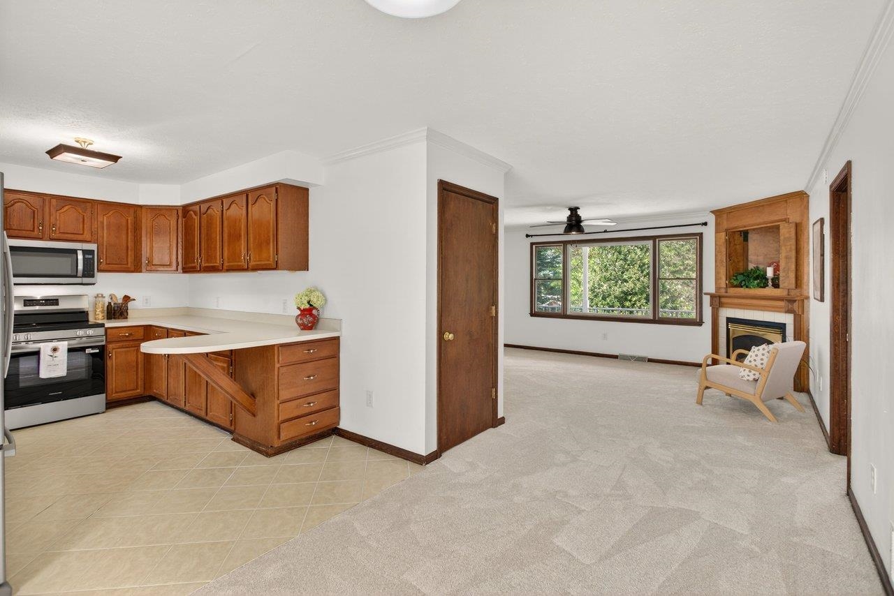 3373 LAKEWOOD DR