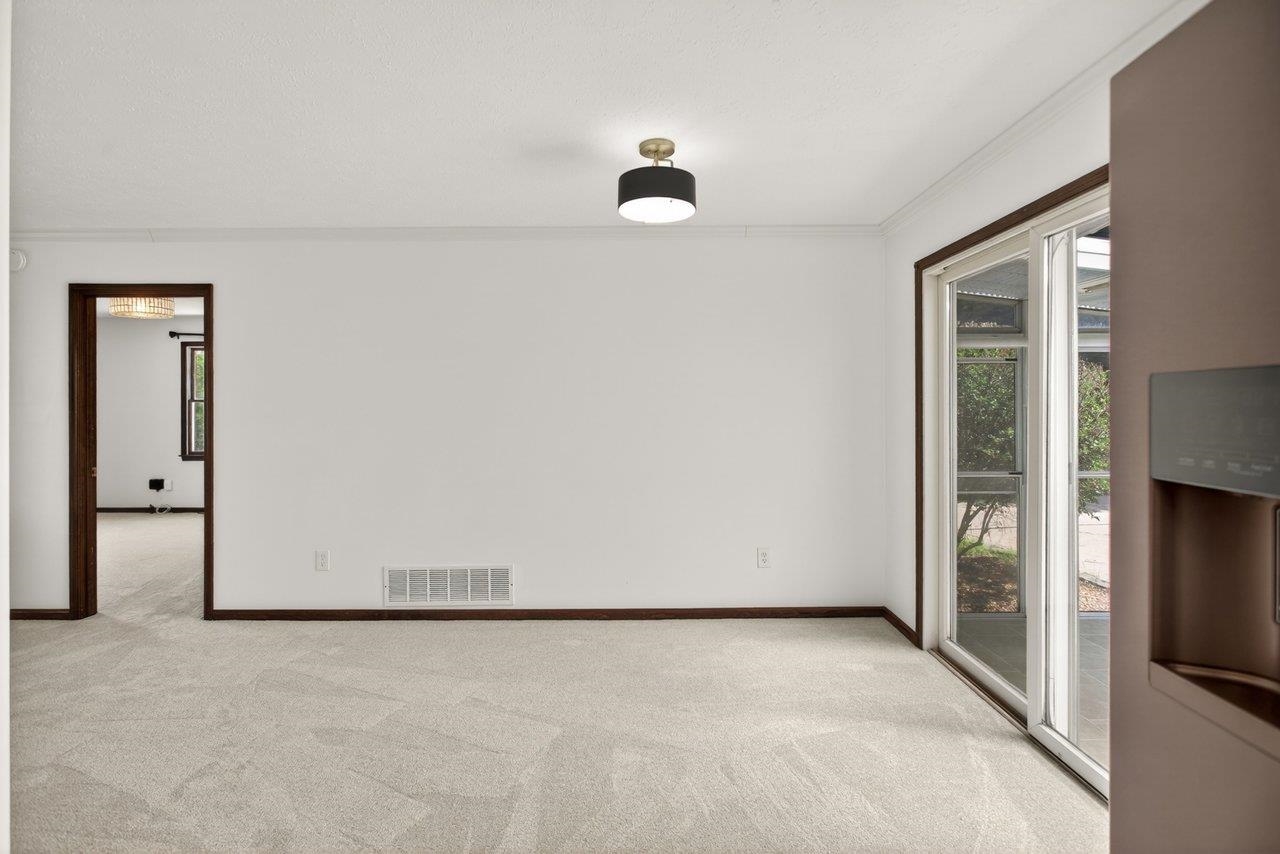 3373 LAKEWOOD DR
