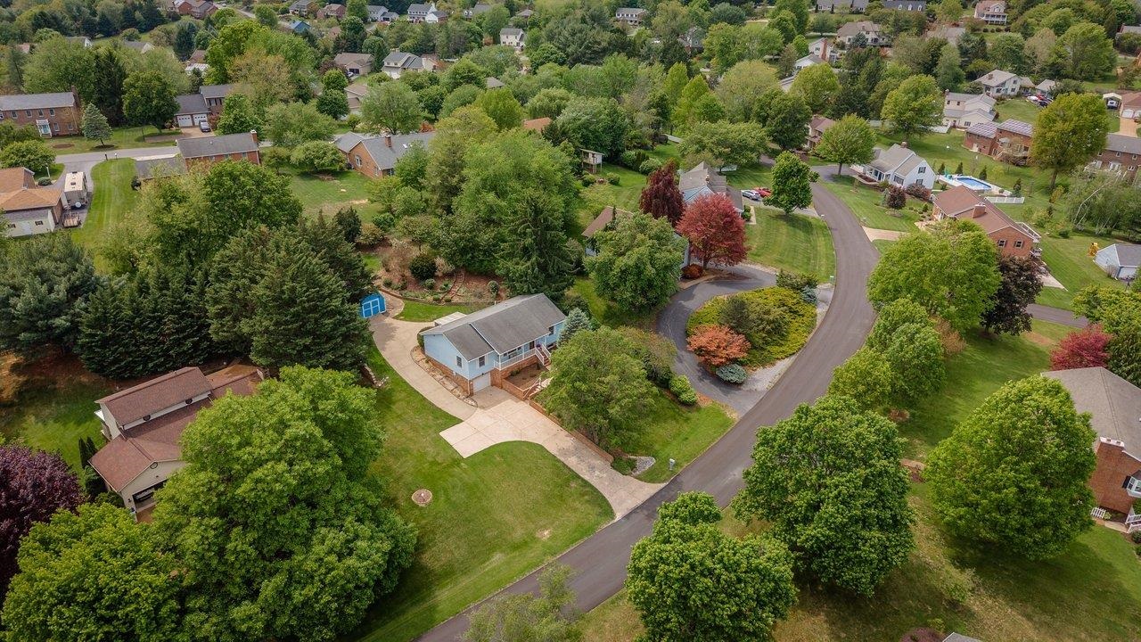 3373 LAKEWOOD DR