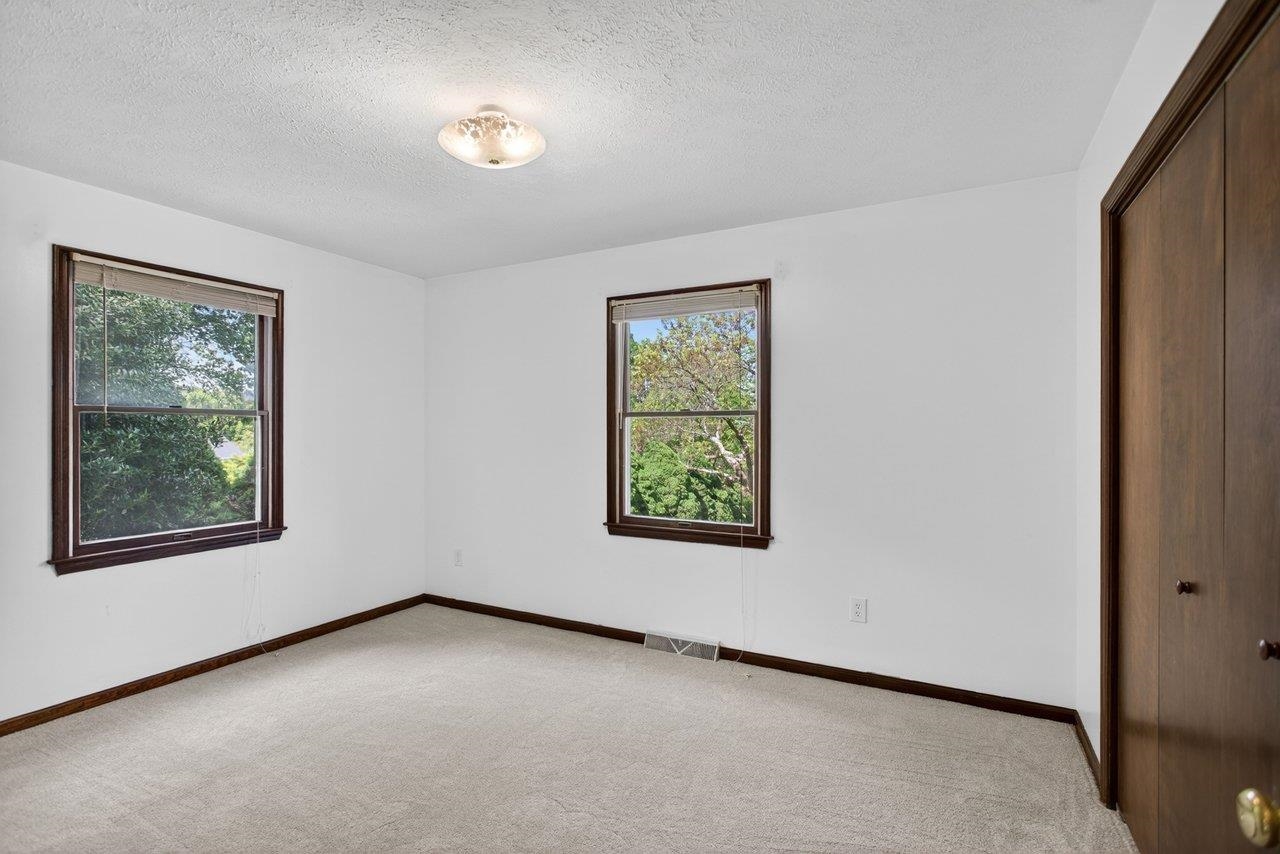 3373 LAKEWOOD DR