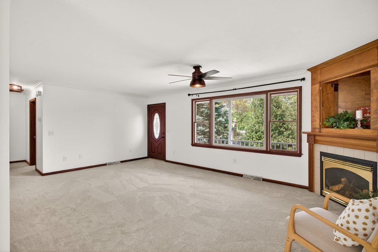 3373 LAKEWOOD DR