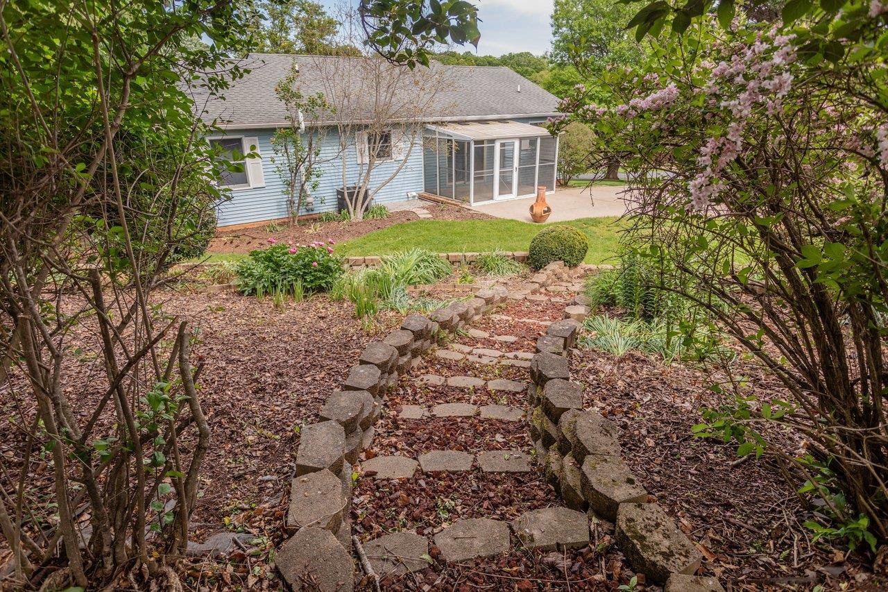 3373 LAKEWOOD DR