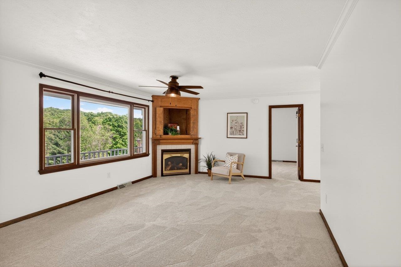 3373 LAKEWOOD DR