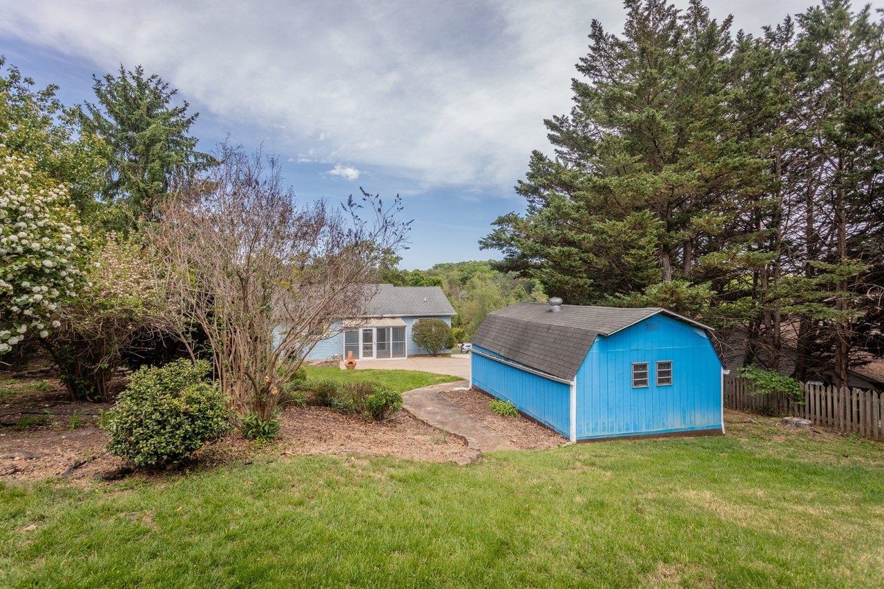 3373 LAKEWOOD DR