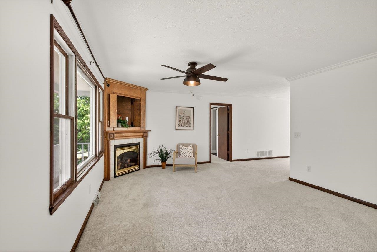 3373 LAKEWOOD DR