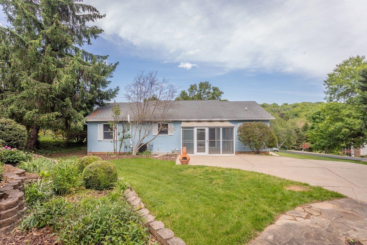 3373 LAKEWOOD DR