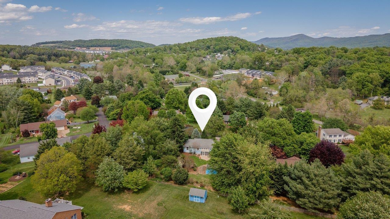 3373 LAKEWOOD DR