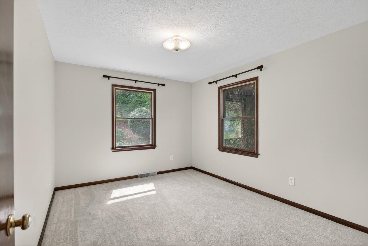 3373 LAKEWOOD DR