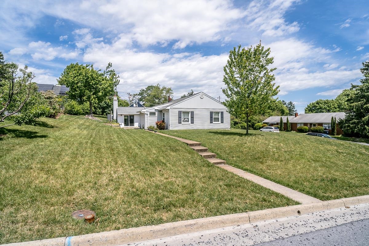 1401 COLLEGE AVE