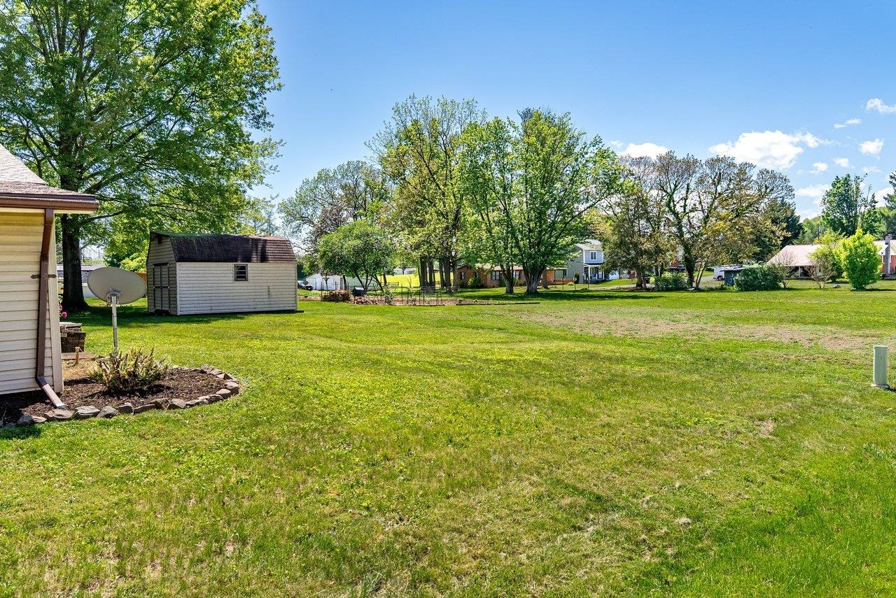 100 SPRUCE LN