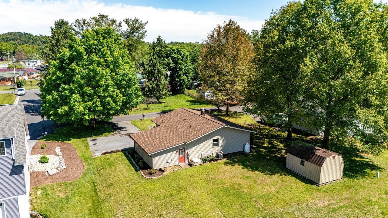 100 SPRUCE LN