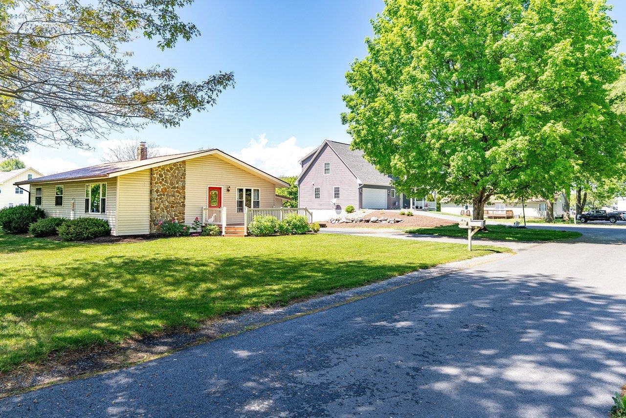 100 SPRUCE LN