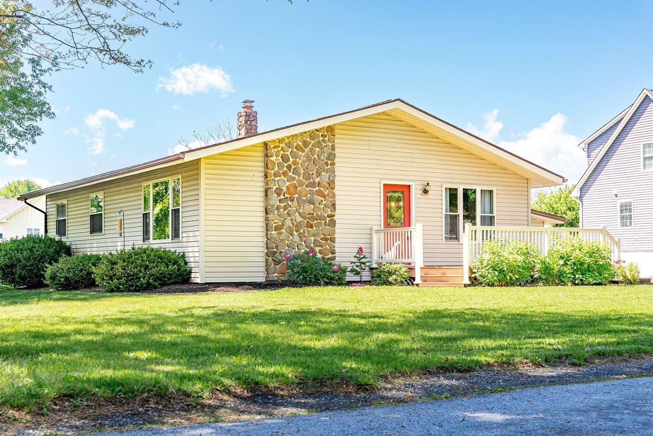 100 SPRUCE LN