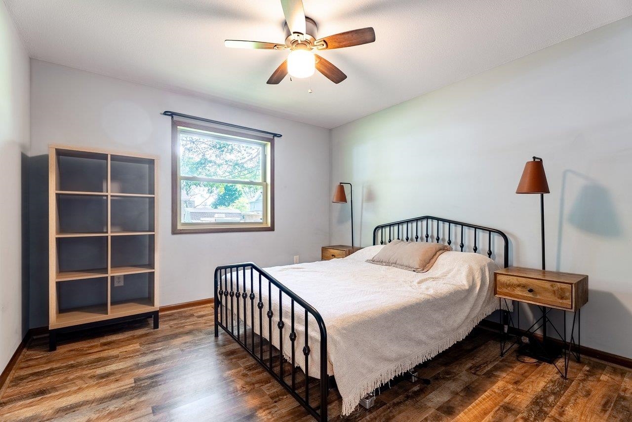 100 SPRUCE LN