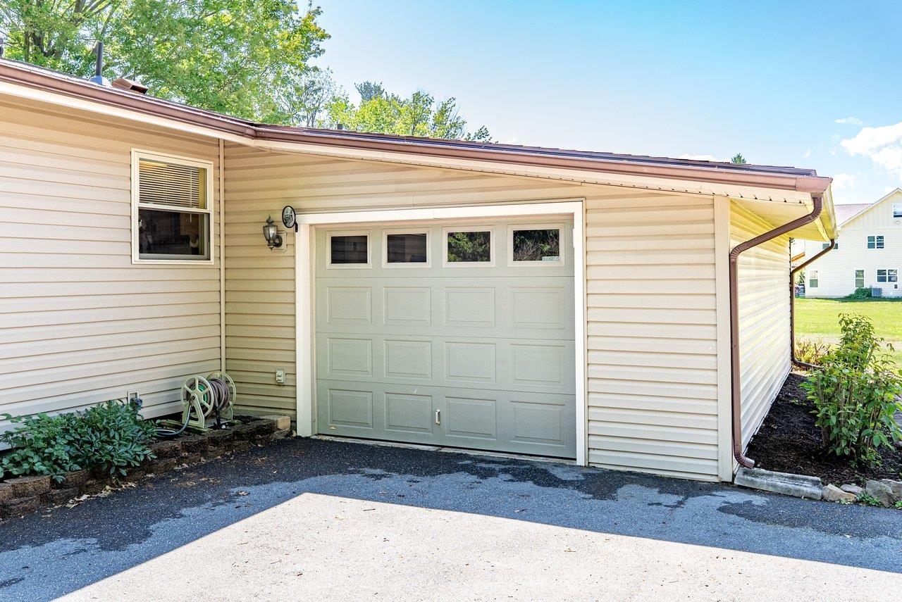 100 SPRUCE LN