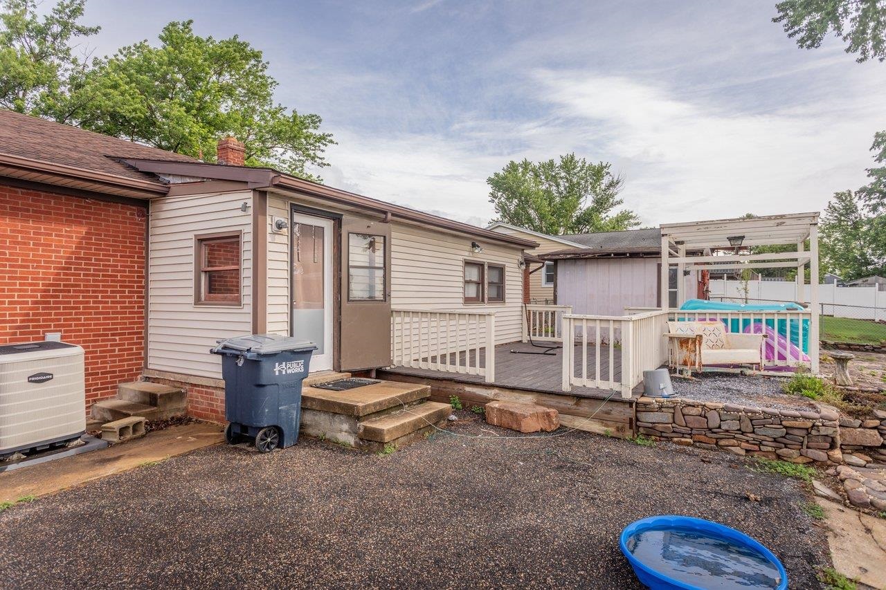 220 ROCKINGHAM DR