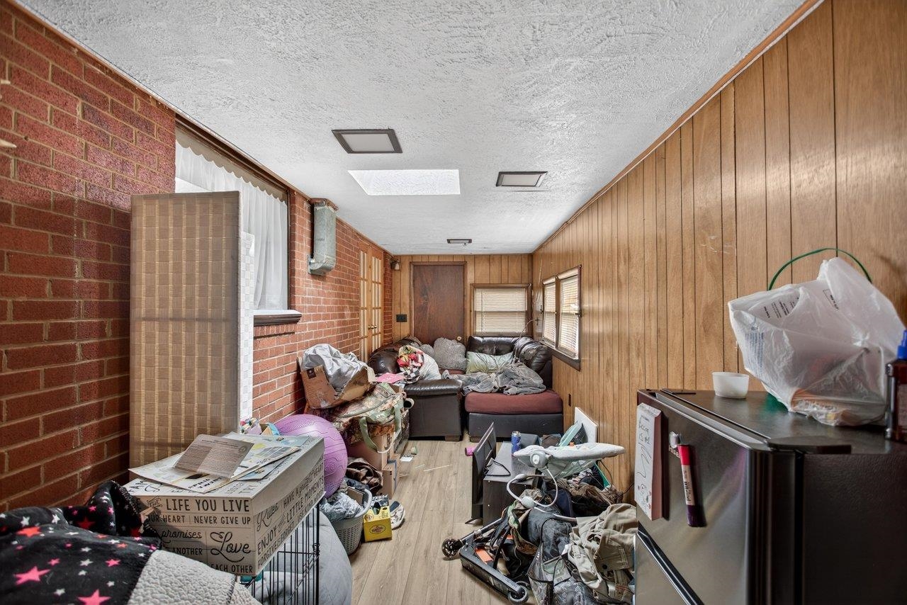 220 ROCKINGHAM DR