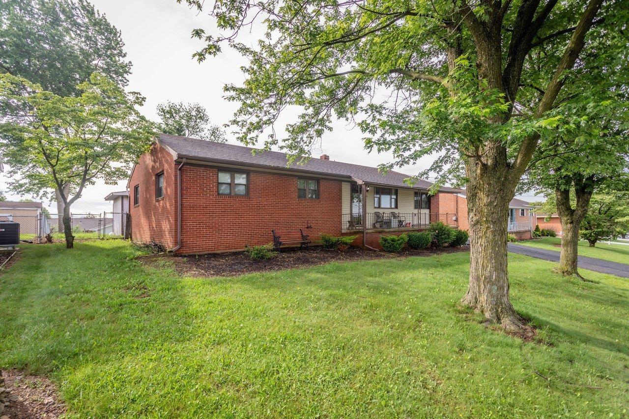 220 ROCKINGHAM DR