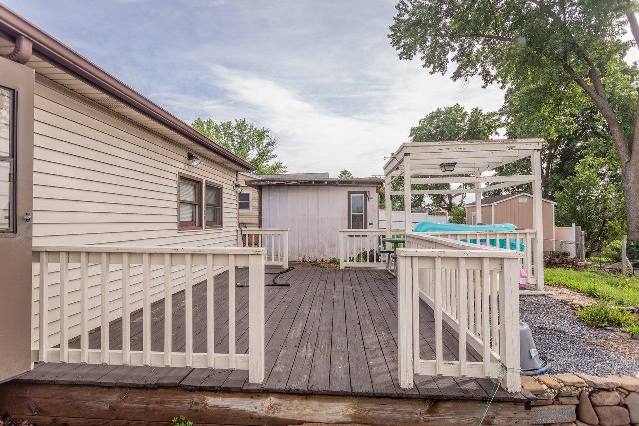 220 ROCKINGHAM DR