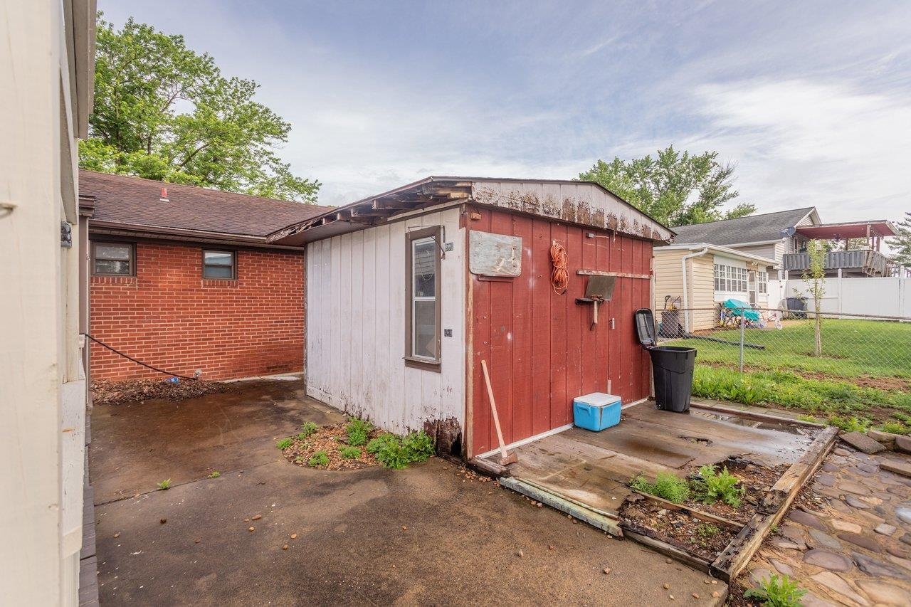 220 ROCKINGHAM DR