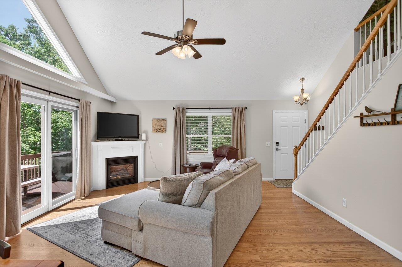 5109 TREVINO DR