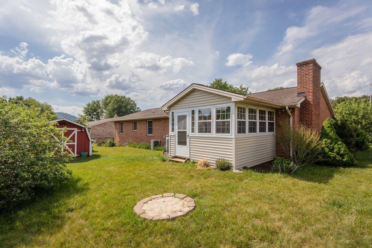 3235 PIN OAK DR