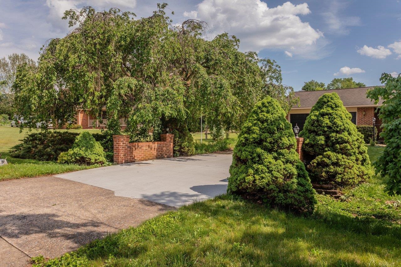 3235 PIN OAK DR