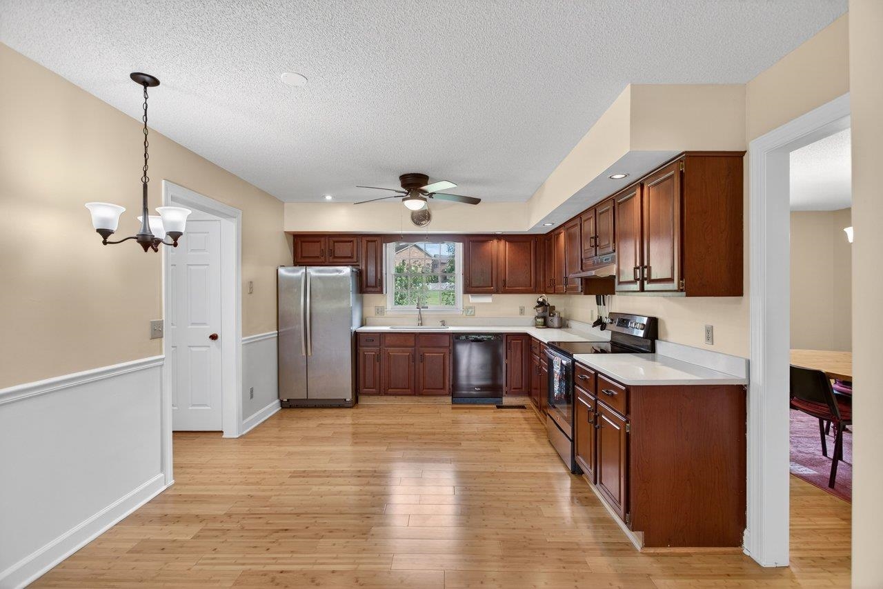 3235 PIN OAK DR