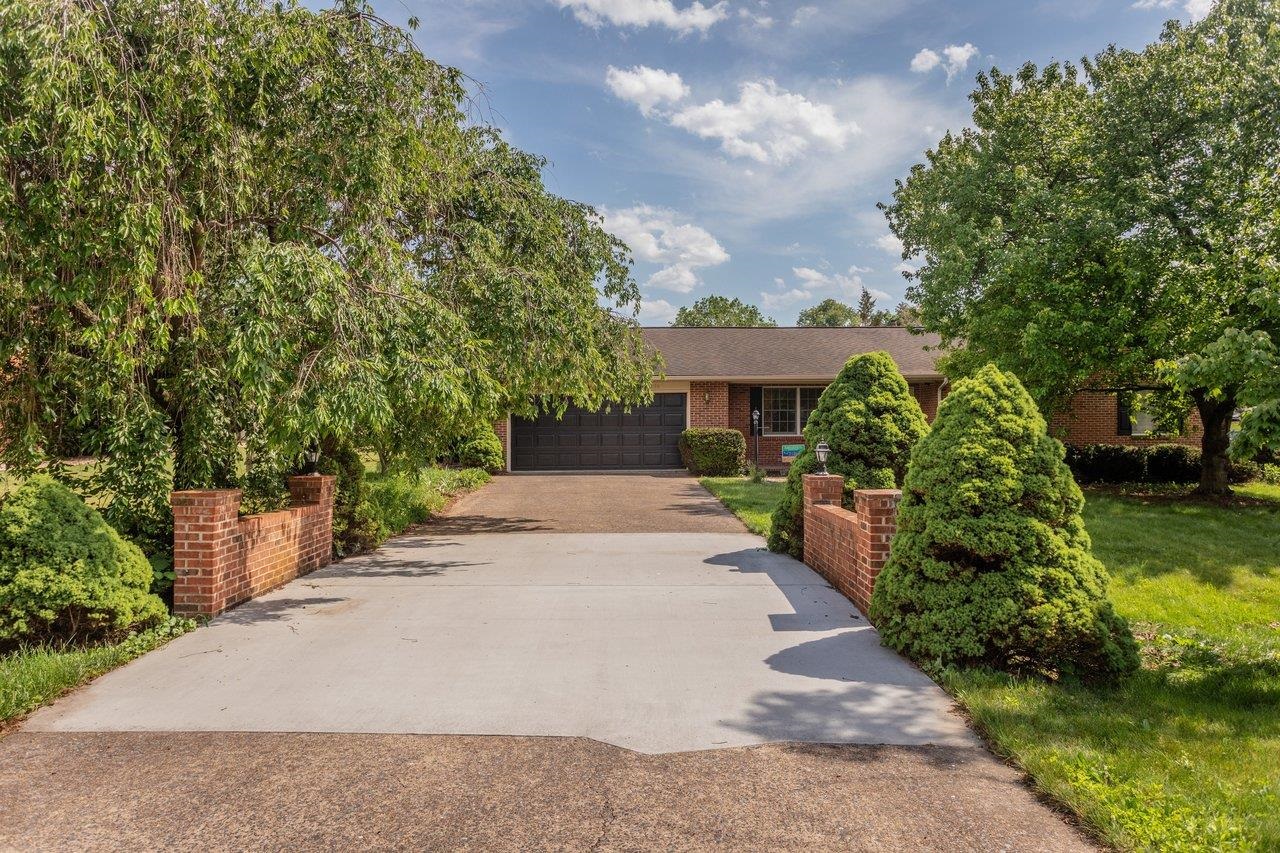 3235 PIN OAK DR