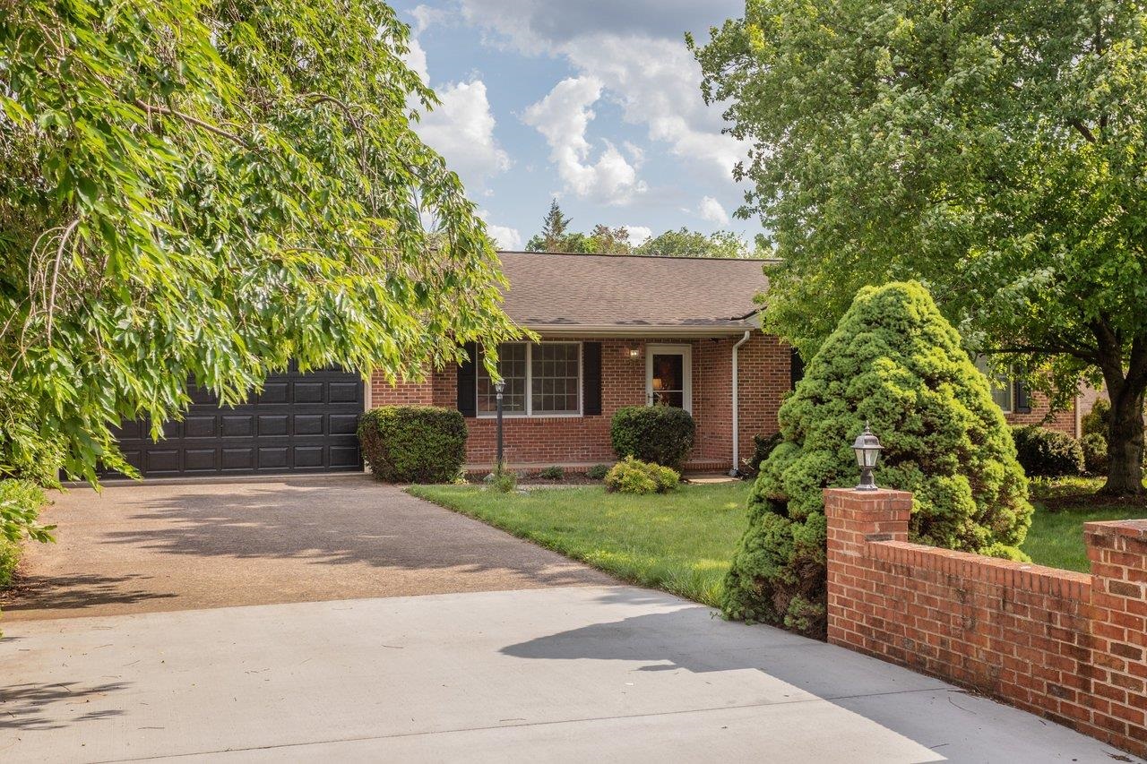 3235 PIN OAK DR