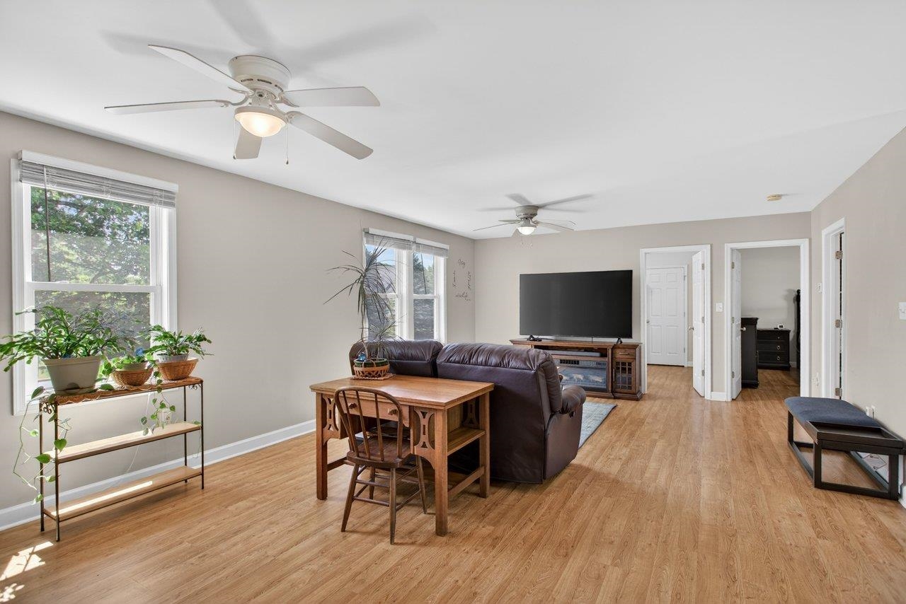215 FOREST DR