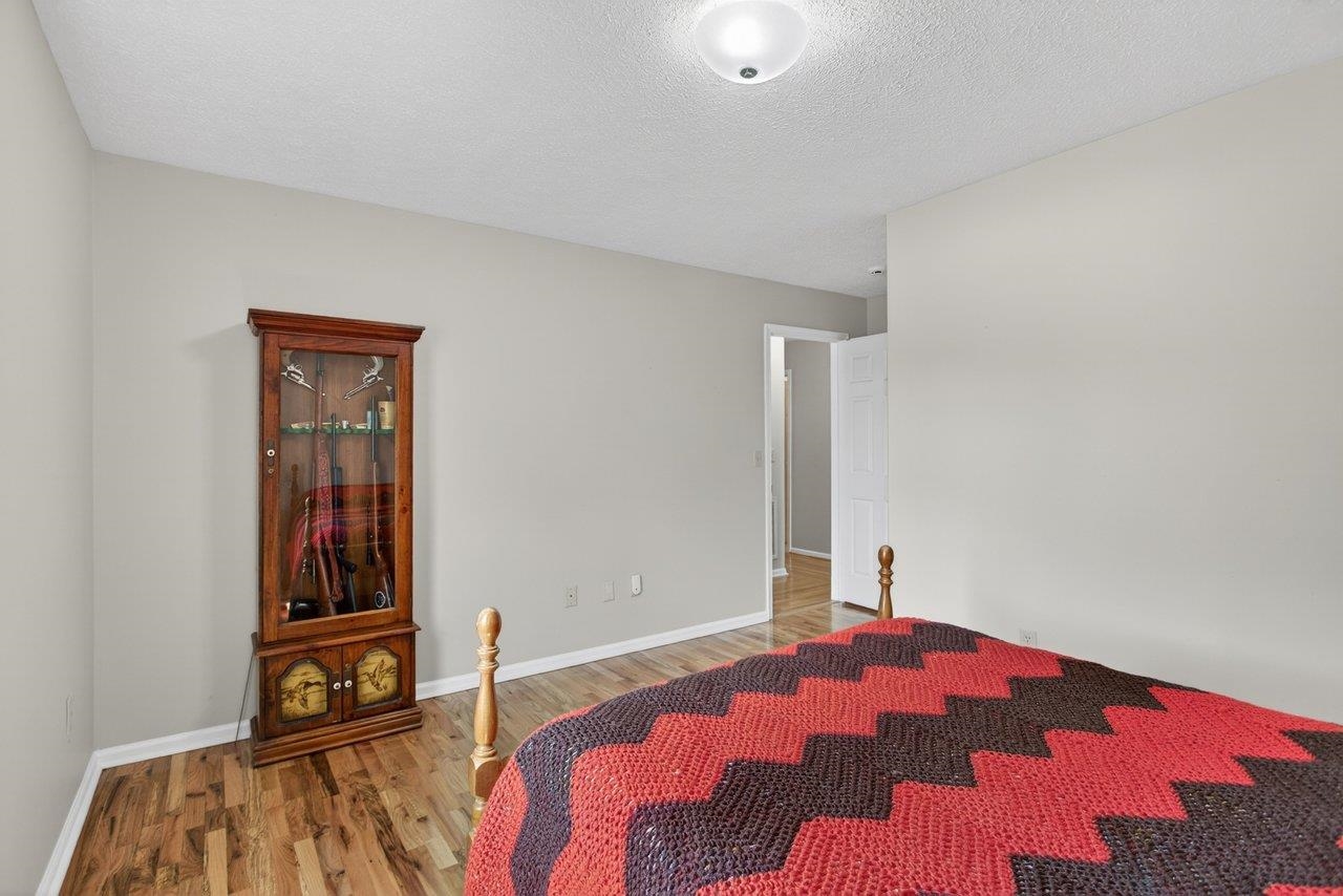 215 FOREST DR