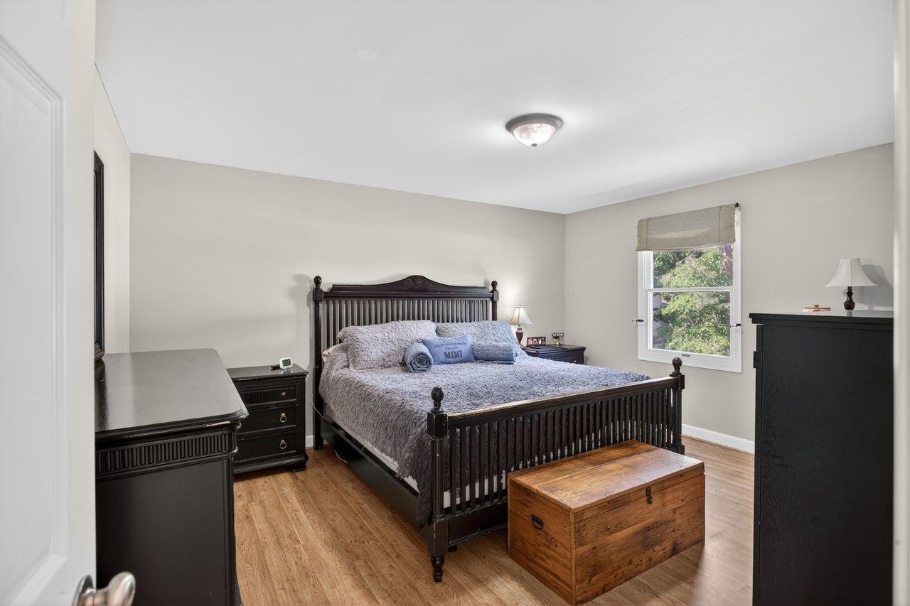 215 FOREST DR