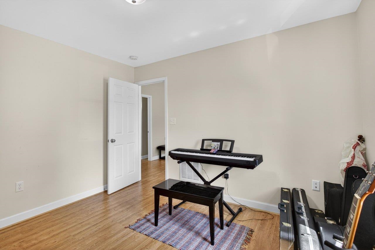 215 FOREST DR