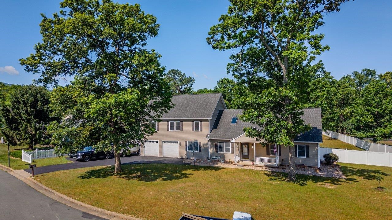 215 FOREST DR