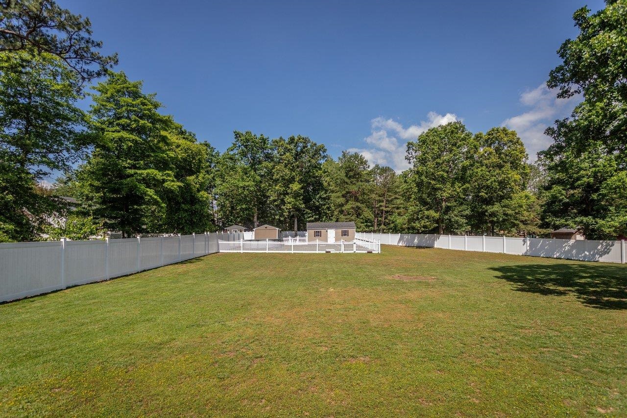 215 FOREST DR