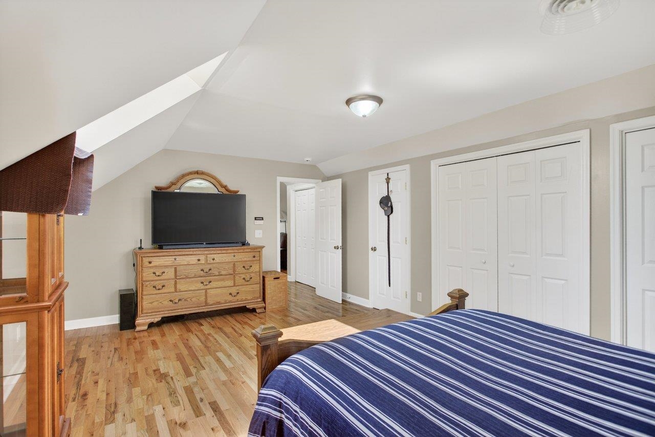 215 FOREST DR