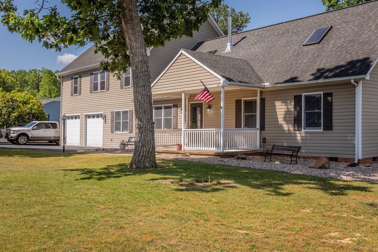 215 FOREST DR