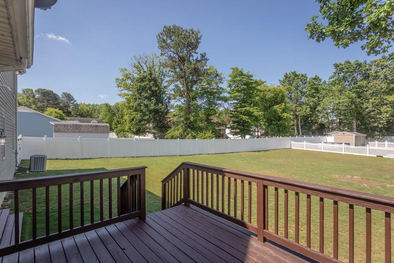 215 FOREST DR