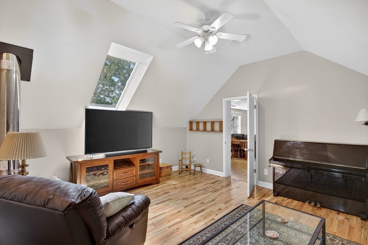 215 FOREST DR