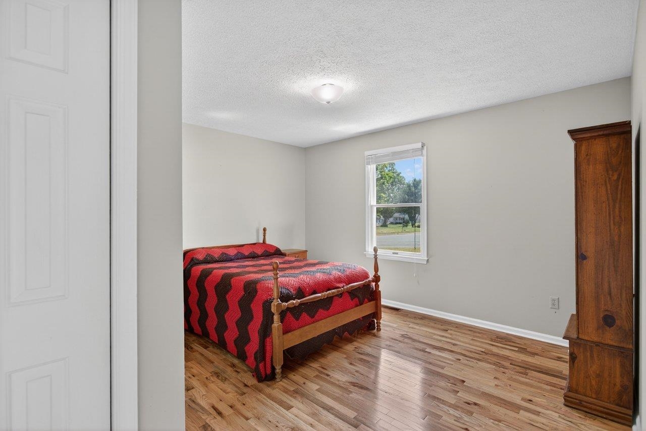215 FOREST DR