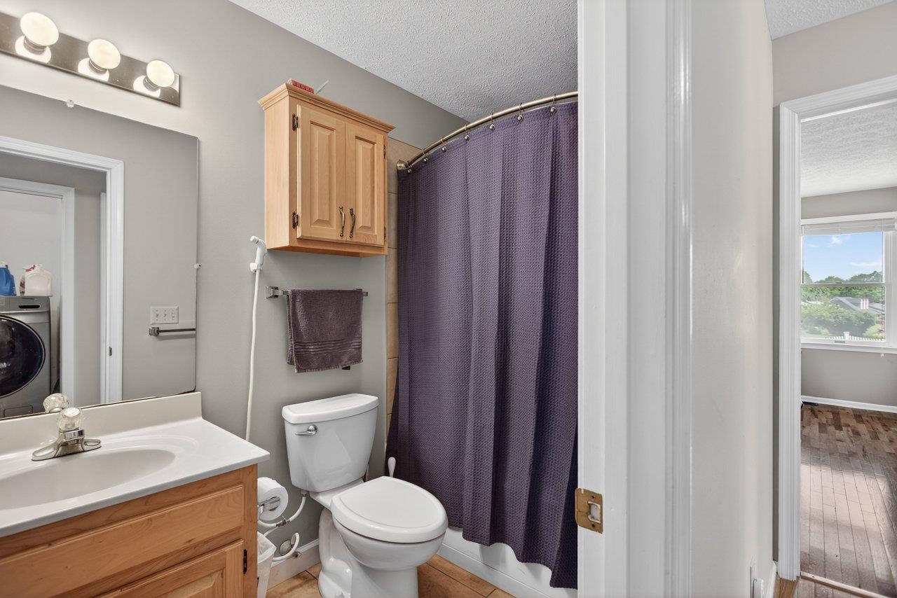 215 FOREST DR