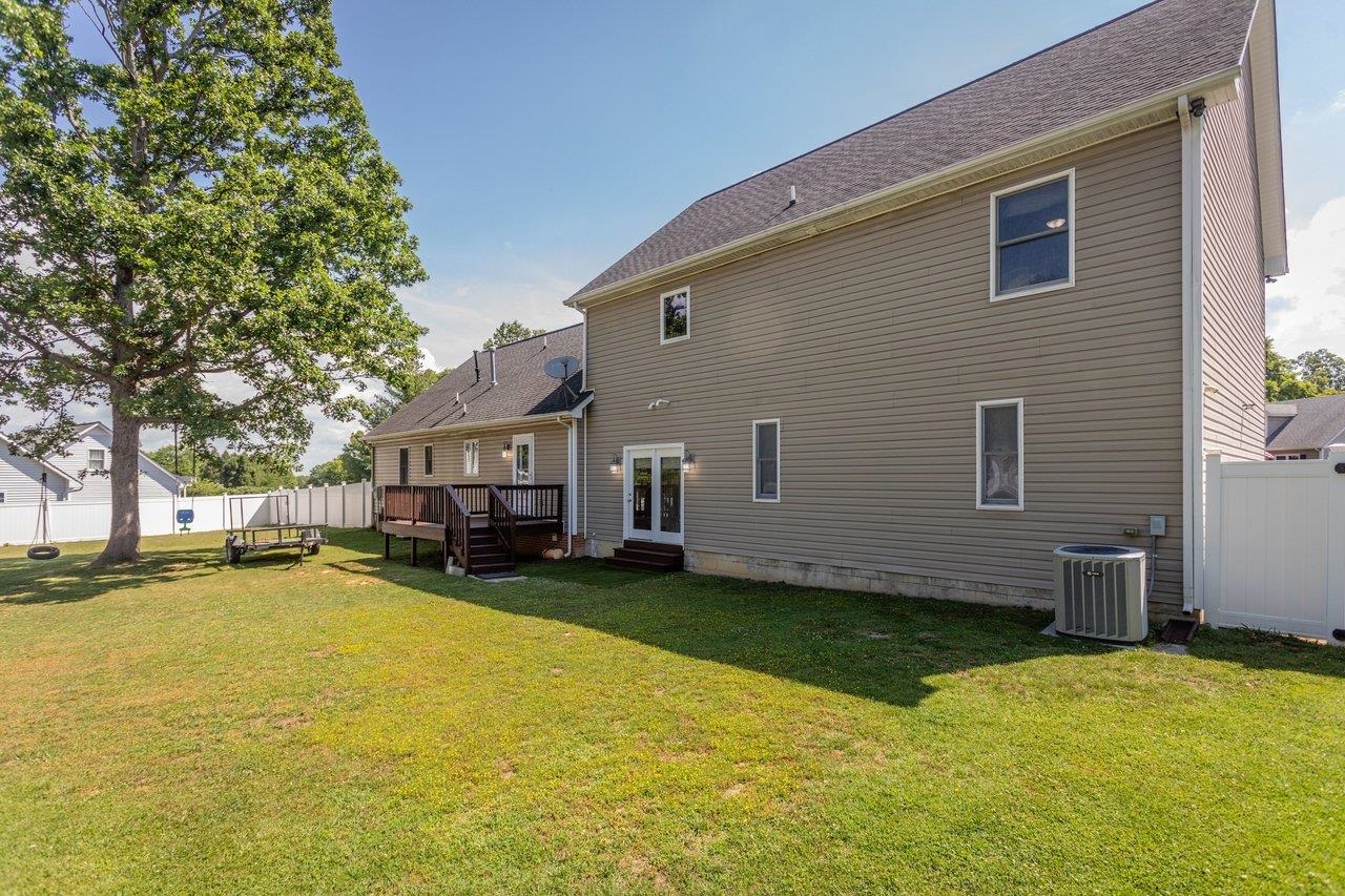 215 FOREST DR