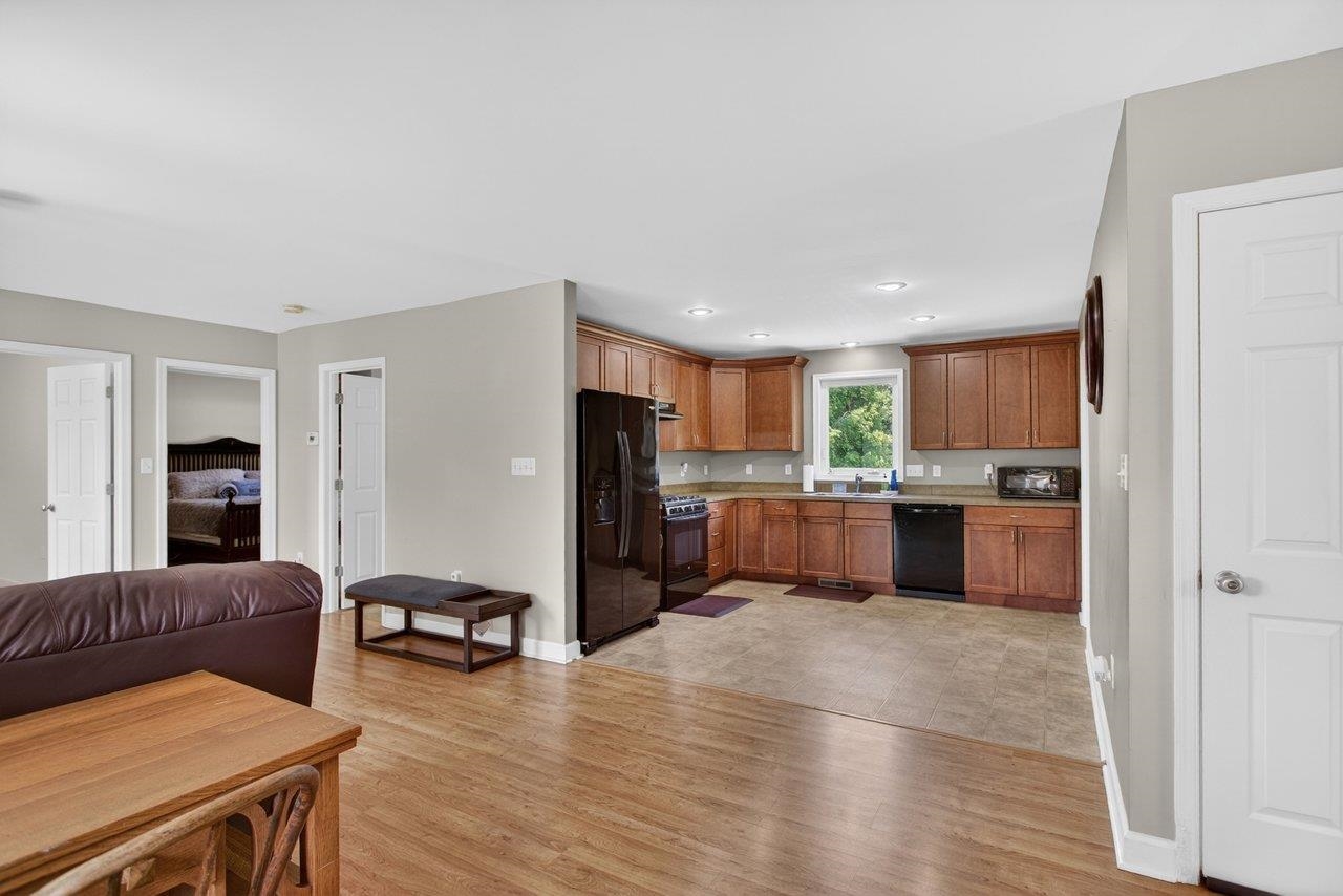 215 FOREST DR