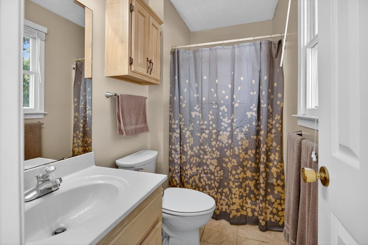215 FOREST DR